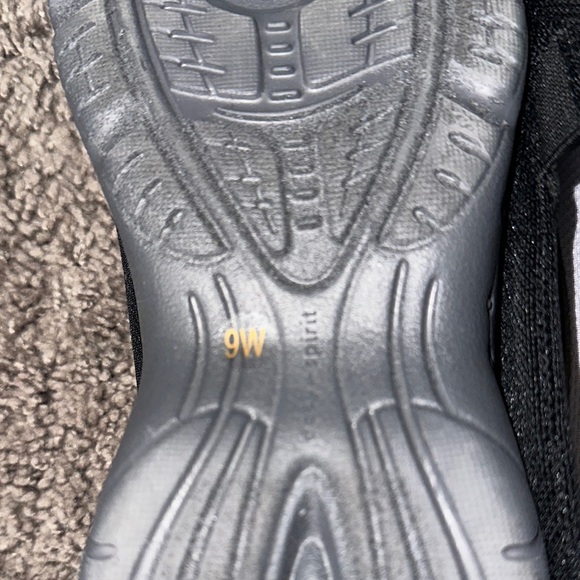 Easy Spirit Black Flats - Picture 4 of 5